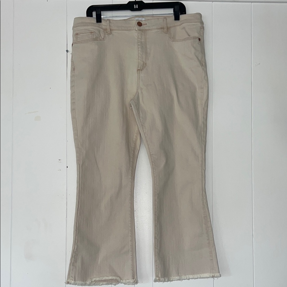Loft Outlet Women’s Cream Color Flare Crop Jeans 072726